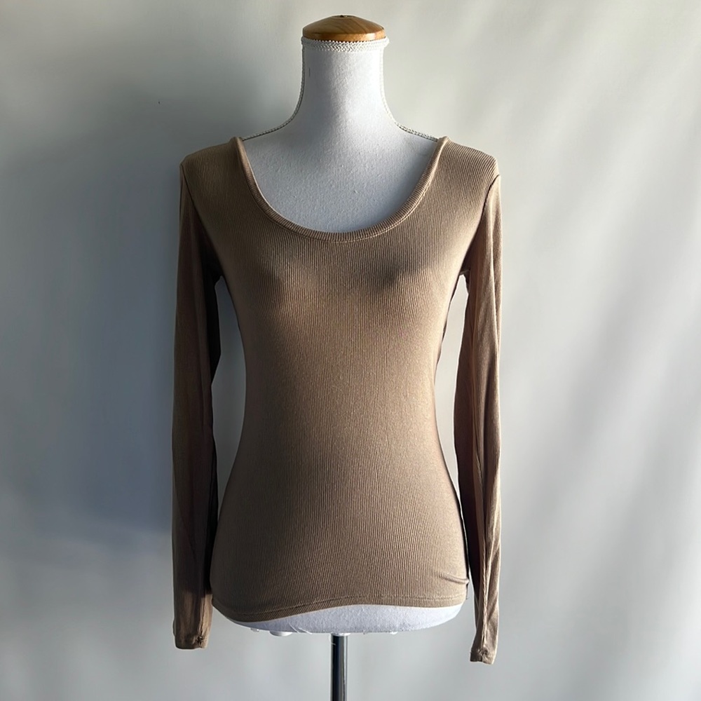 Dynamite Long Sleeve Ribbed Scoop Neck Tee - sz M
